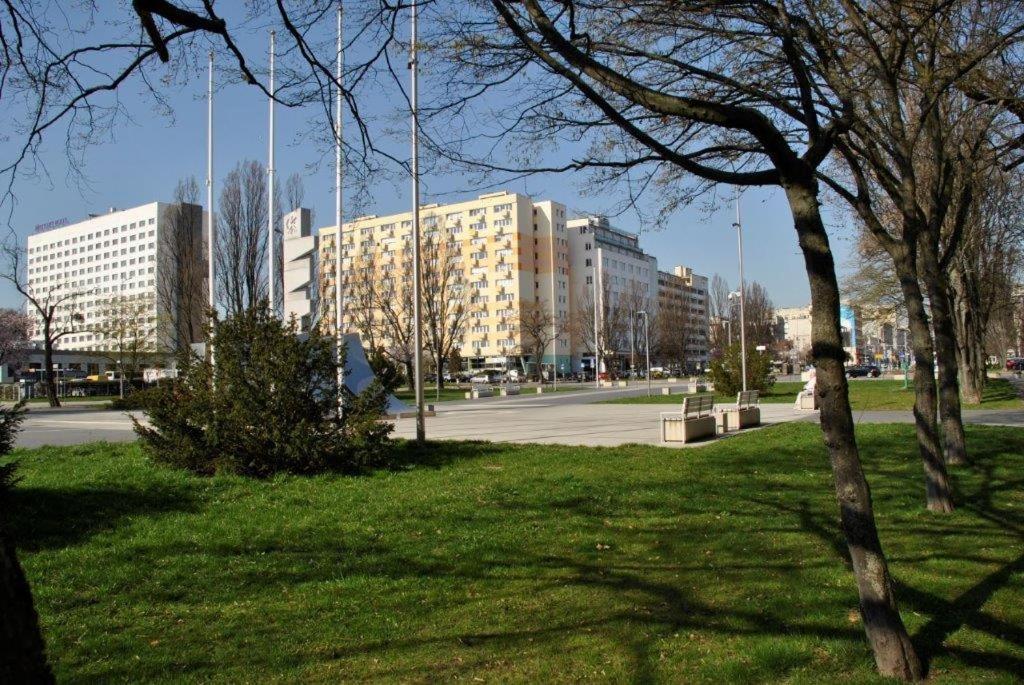 Lustrzany Skwer Apartment